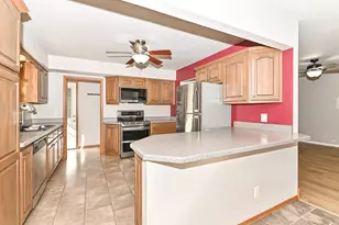2403 S 94th St, West Allis, WI 53227 - Photo 14