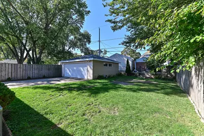 2403 S 94th St, West Allis, WI 53227 - Photo 32