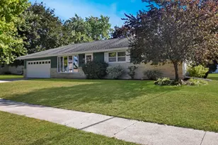 1017 E Kilbourn Ave, West Bend, WI 53095 - Photo 6