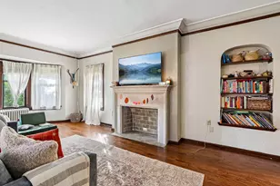3247 N Summit Ave, Milwaukee, WI 53211 - Photo 6