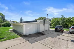 14430 Hyland Dr, Brookfield, WI 53005 - Photo 32