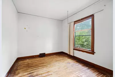 2625 N 37th St, Milwaukee, WI 53210 - Photo 8