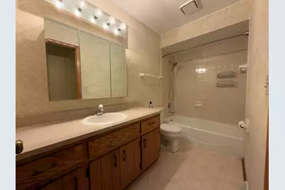 5641 S Swift Ave, Cudahy, WI 53110 - Photo 24
