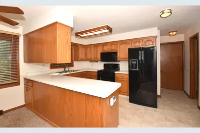 4837 W Knollwood Dr, Racine, WI 53403 - Photo 18
