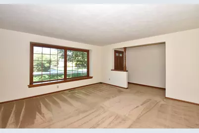 4837 W Knollwood Dr, Racine, WI 53403 - Photo 12