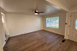 655 S Oak Park Ct, Milwaukee, WI 53214 - Photo 8