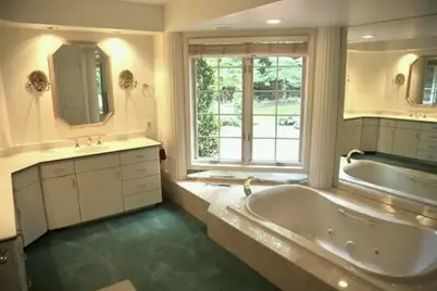 590 E Ravenswood Hills Cir, Brookfield, WI 53045 - Photo 20