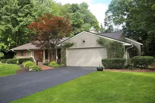 590 E Ravenswood Hills Cir, Brookfield, WI 53045 - Photo 2