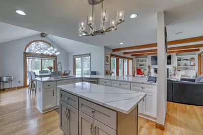 8424 S 68th St, Franklin, WI 53132 - Photo 6