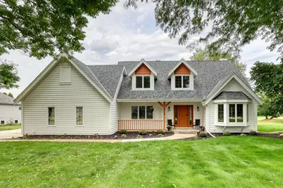 8424 S 68th St, Franklin, WI 53132 - Photo 2