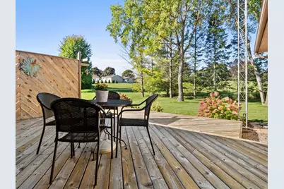 827  Nicholas Ct, Manitowoc, WI 54220 - Photo 10
