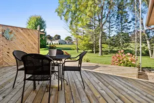 827 Nicholas Ct, Manitowoc, WI 54220 - Photo 10