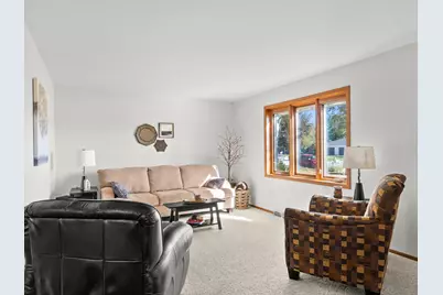 827  Nicholas Ct, Manitowoc, WI 54220 - Photo 4