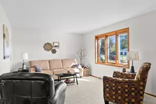 827 Nicholas Ct, Manitowoc, WI 54220 - Photo 4
