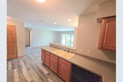 520  Windstone Dr #106, Hartland, WI 53029 - Photo 6