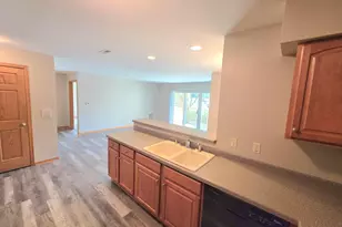 520 Windstone Dr, Hartland, WI 53029 - Photo 6