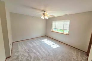 520 Windstone Dr, Hartland, WI 53029 - Photo 8
