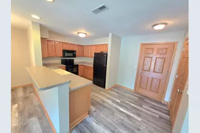 520  Windstone Dr #106, Hartland, WI 53029 - Photo 2