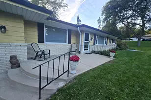 1425 S Sunnycrest Dr, New Berlin, WI 53146 - Photo 2