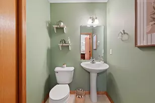 617 Westfield Way, Pewaukee, WI 53072 - Photo 10