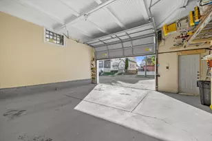 1033 W Lincoln Ave, Milwaukee, WI 53215 - Photo 24