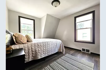 2357 S 80th St, West Allis, WI 53219 - Photo 36