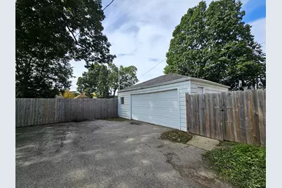 2357 S 80th St, West Allis, WI 53219 - Photo 6