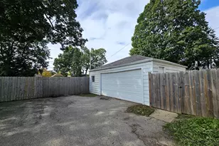 2357 S 80th St, West Allis, WI 53219 - Photo 6