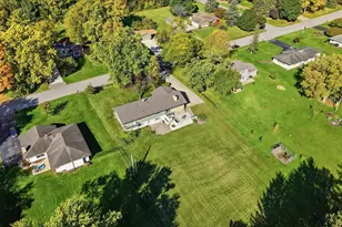 W215N10122 Hickory Dr, Germantown, WI 53017 - Photo 26