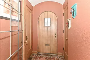 7926 Hillcrest Dr, Wauwatosa, WI 53213 - Photo 10