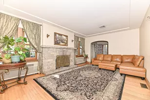 7926 Hillcrest Dr, Wauwatosa, WI 53213 - Photo 8