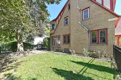 7926  Hillcrest Dr, Wauwatosa, WI 53213 - Photo 2