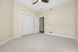 6777 S Prairie Wood Ln, Franklin, WI 53132 - Photo 24