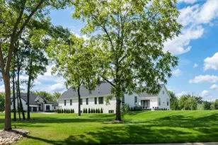 W274S3754 Legend Clubs Ct, Waukesha, WI 53189 - Photo 2