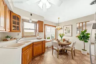 1631 S 94th Pl, West Allis, WI 53214 - Photo 6