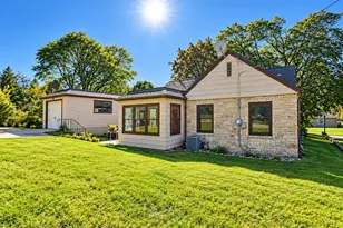 304 Oxford Rd, Waukesha, WI 53186 - Photo 30