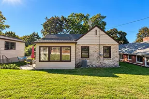 304 Oxford Rd, Waukesha, WI 53186 - Photo 28