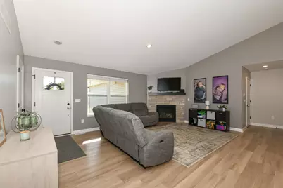 529  Arbor Ridge Dr, Delavan, WI 53115 - Photo 2