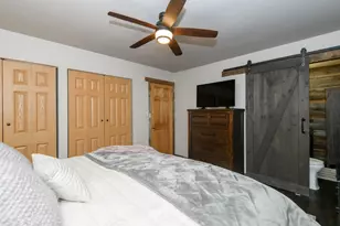 6185 S 38th St, Greenfield, WI 53221 - Photo 22