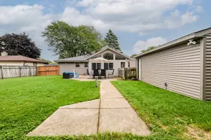 6185 S 38th St, Greenfield, WI 53221 - Photo 10