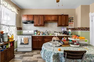 2401 W Grant St, Milwaukee, WI 53215 - Photo 10