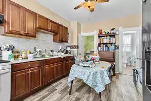 2401 W Grant St, Milwaukee, WI 53215 - Photo 8