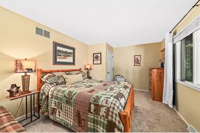 W136N8124  River Park Dr, Menomonee Falls, WI 53051 - Photo 18