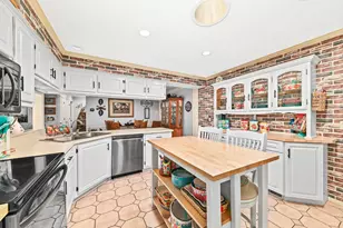 W136N8124 River Park Dr, Menomonee Falls, WI 53051 - Photo 12