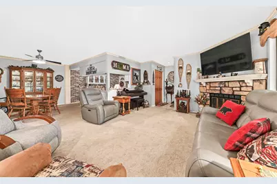 W136N8124  River Park Dr, Menomonee Falls, WI 53051 - Photo 4