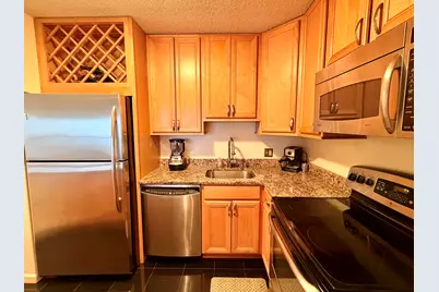 1660 N Prospect Ave #2304, Milwaukee, WI 53202 - Photo 2