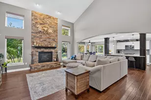9446 Ashbury Ln, Pleasant Prairie, WI 53158 - Photo 4