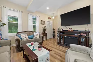 1221 N Main St, Racine, WI 53402 - Photo 4