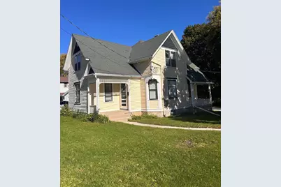 W58N421  Hilbert Ave, Cedarburg, WI 53012 - Photo 2