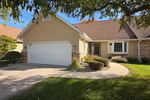 858 Augusta, Racine, WI 53185 - Photo 2